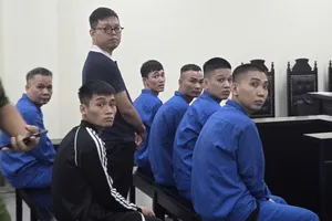 Bị lấy mất tiền tỉ, nam thanh niên bắt giữ người và cướp tài sản