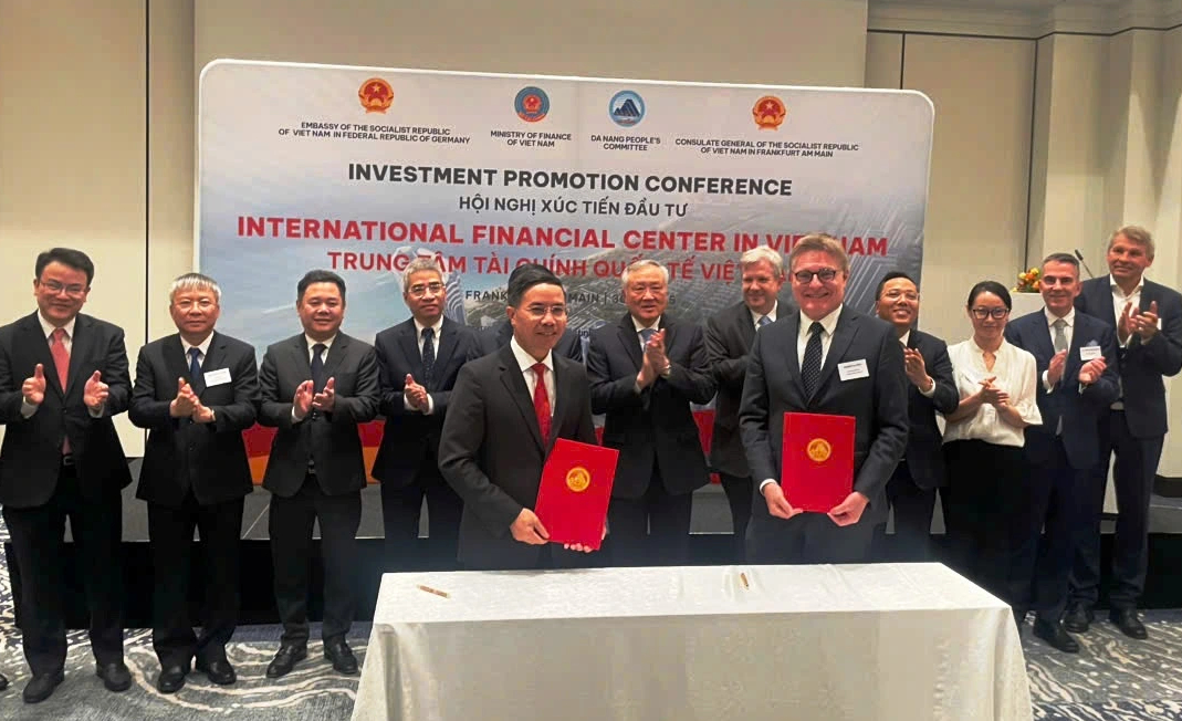 Từ CHLB Đức, Chủ tịch UBND TP.Đà Nẵng cam kết về xây dựng trung tâm tài chính- Ảnh 1.