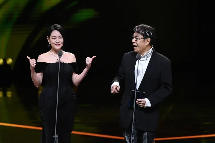 Em gái mang theo tro cốt Từ Hy Viên - Ảnh 1.