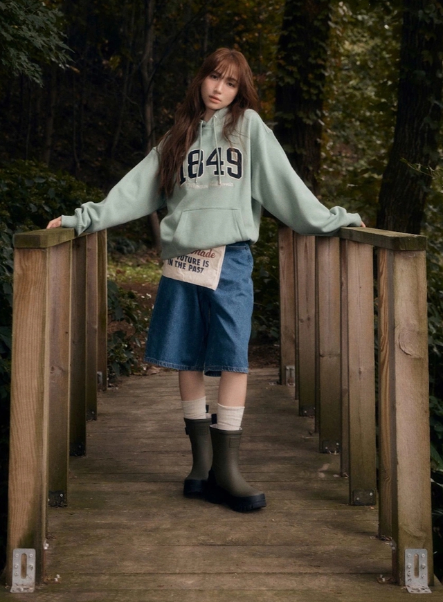 Tự do thể hiện cá tính riêng qua trang phục unisex- Ảnh 1. Tự do thể hiện cá tính riêng qua trang phục unisex- Ảnh 1.