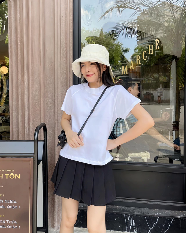 Từ đường phố đến sân pickleball, chân váy tennis khẳng định vị thế  - Ảnh 2.