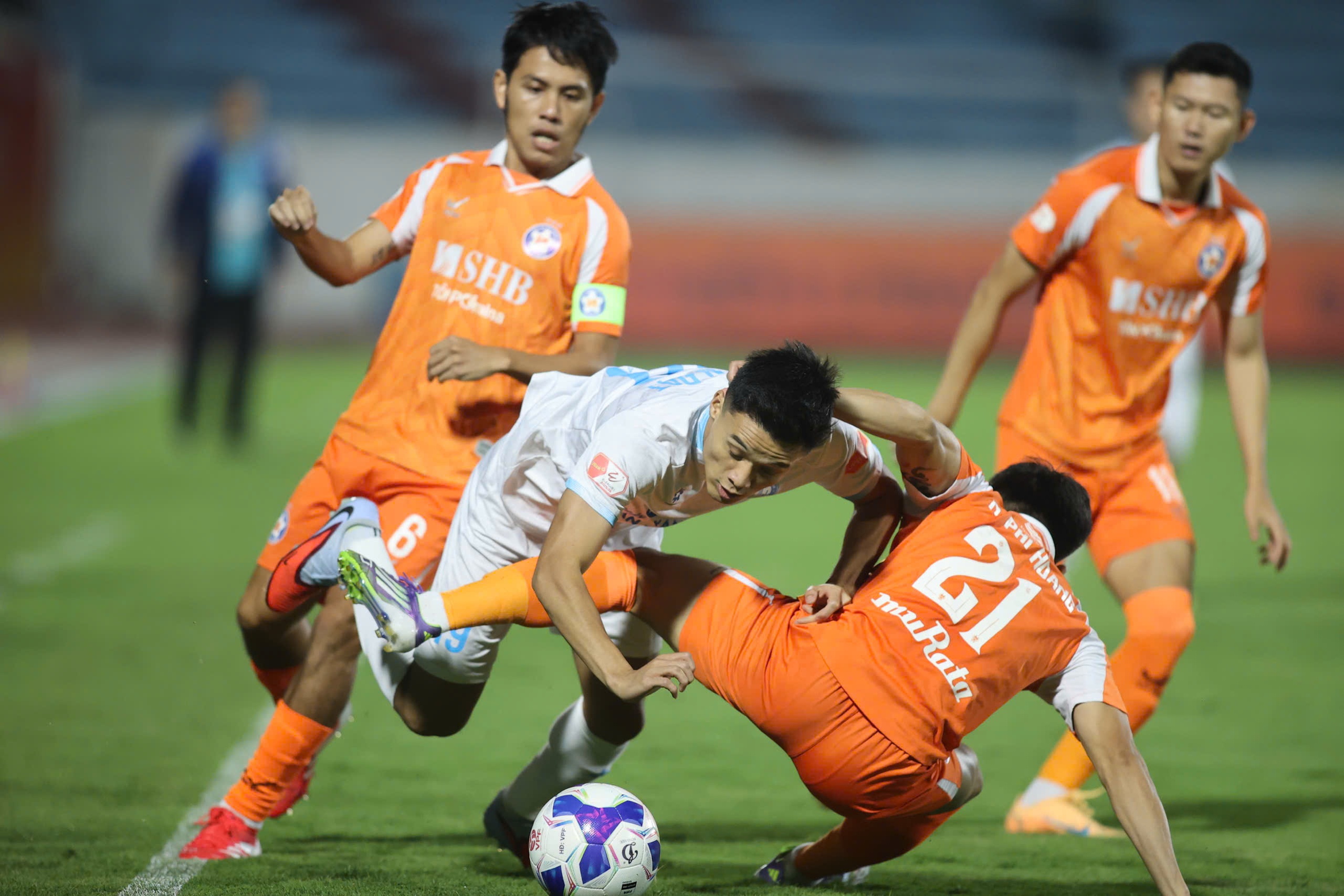 Tuyển thủ U.23 Việt Nam ghi bàn, Đà Nẵng hòa tiếc nuối ĐKVĐ Nam Định: Tân HLV ‘suýt khóc’- Ảnh 1.