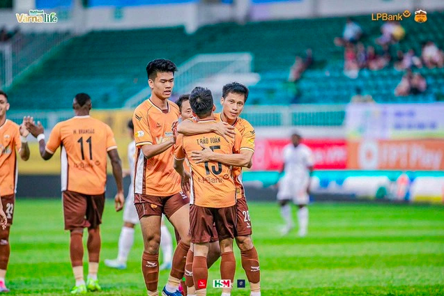 U.23 Việt Nam gọi trung vệ cao 1,95 m và tiền đạo 1,67 m: Tại sao không?
- Ảnh 1.