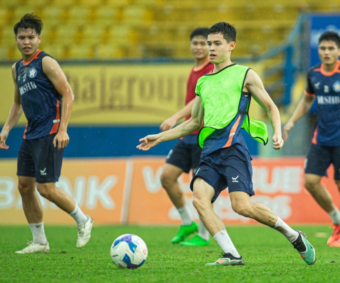 Nguyễn Vadim tập luyện cùng CLB Đà Nẵng vào ngày 26/9/2025. Ảnh: CLB Đà Nẵng