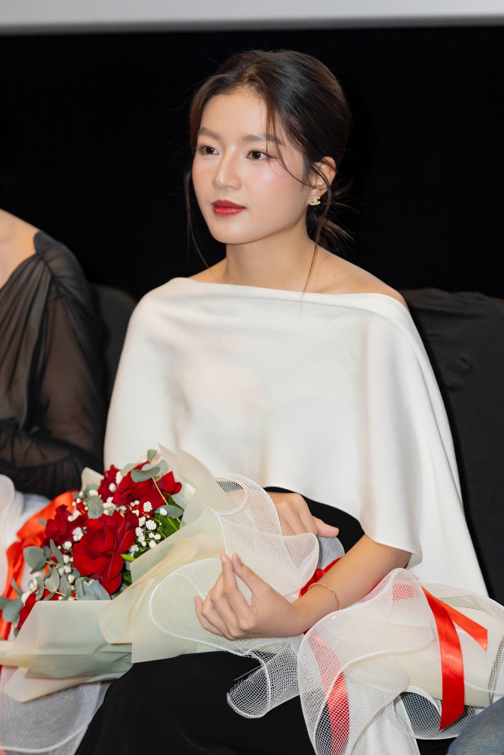 Út Trong Bích Ngọc lần đầu đóng cảnh nóng, nói gì về vai diễn táo bạo? - 1