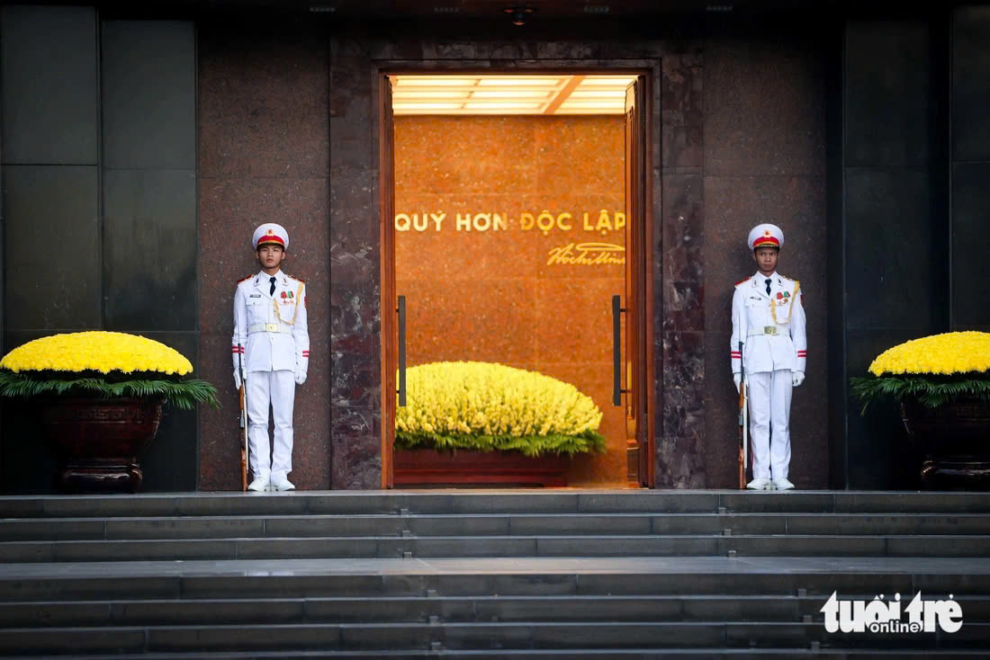 Lăng Chủ tịch Hồ Chí Minh - Ảnh 1.