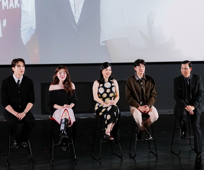 Uyển Ân giấu Trấn Thành đóng "cảnh nóng", 26 tuổi vẫn bị anh trai nhắn "con nít mà ăn mặc hở hang dữ vậy" 1 Từ trái sang: diễn viên Thuận Nguyễn, Uyển Ân, Lê Khánh, Quốc Trường và đạo diễn Vũ Thành Vinh tại họp báo ra mắt phim Chị Ngã Em Nâng.