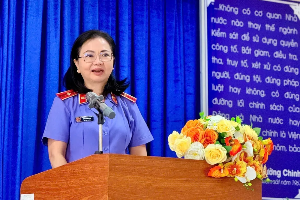 Bà Huỳnh Thị Ngọc Hoa, Phó Viện trưởng VKSND TP.HCM, phát biểu chỉ đạo tại hội nghị. IMG_5545.jpeg