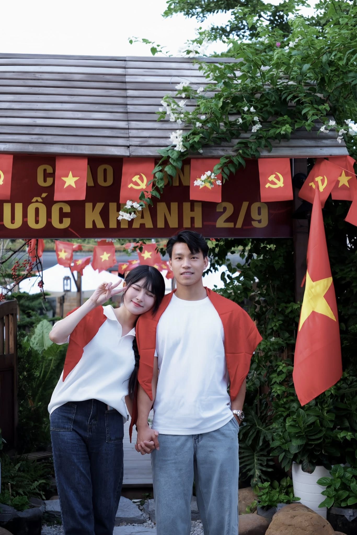 Văn Thanh và bạn gái 