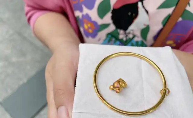 Vàng mới mua chưa đầy 3 tháng đã 