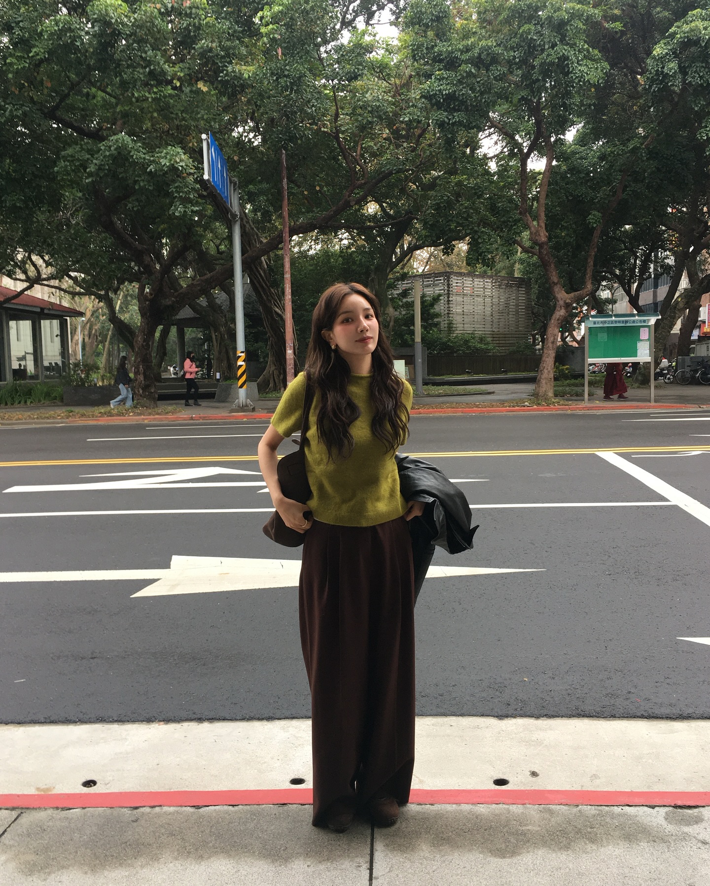 Vào mùa thu, chị em cứ mặc 5 món thời trang này là trẻ trung nhất- Ảnh 1. Vào mùa thu, chị em cứ mặc 5 món thời trang này là trẻ trung nhất- Ảnh 1.