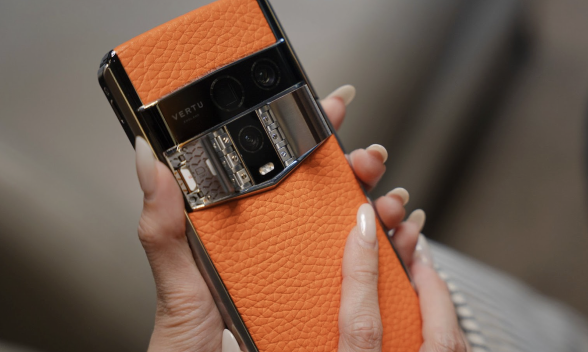 Vertu trình làng Agent Q: chiếc điện thoại được chế tác như một tác phẩm nghệ thuật - Ảnh 1.