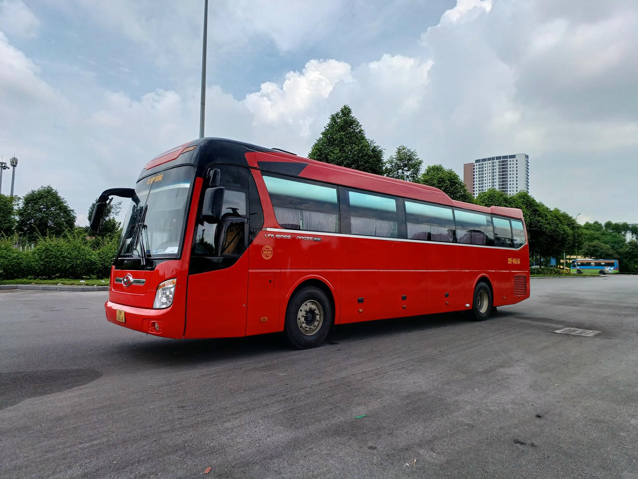 Vì sao nhiều xe khách trang bị camera 'xóa' điểm mù? - Ảnh 1.