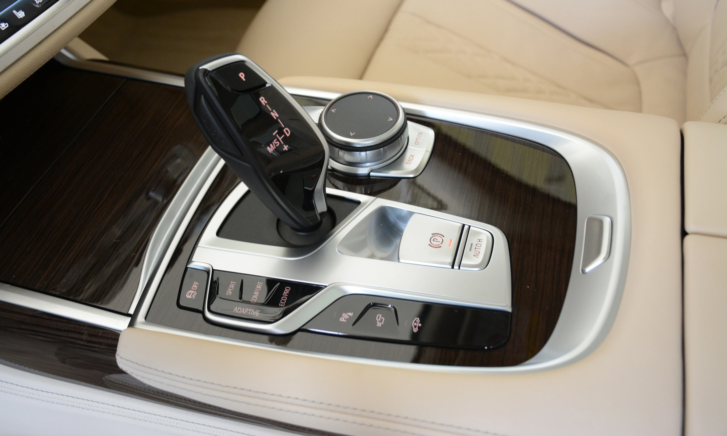 Vì sao ô tô số tự động dễ hỏng hơn số sàn khi qua vùng ngập nước? - Ảnh 3.