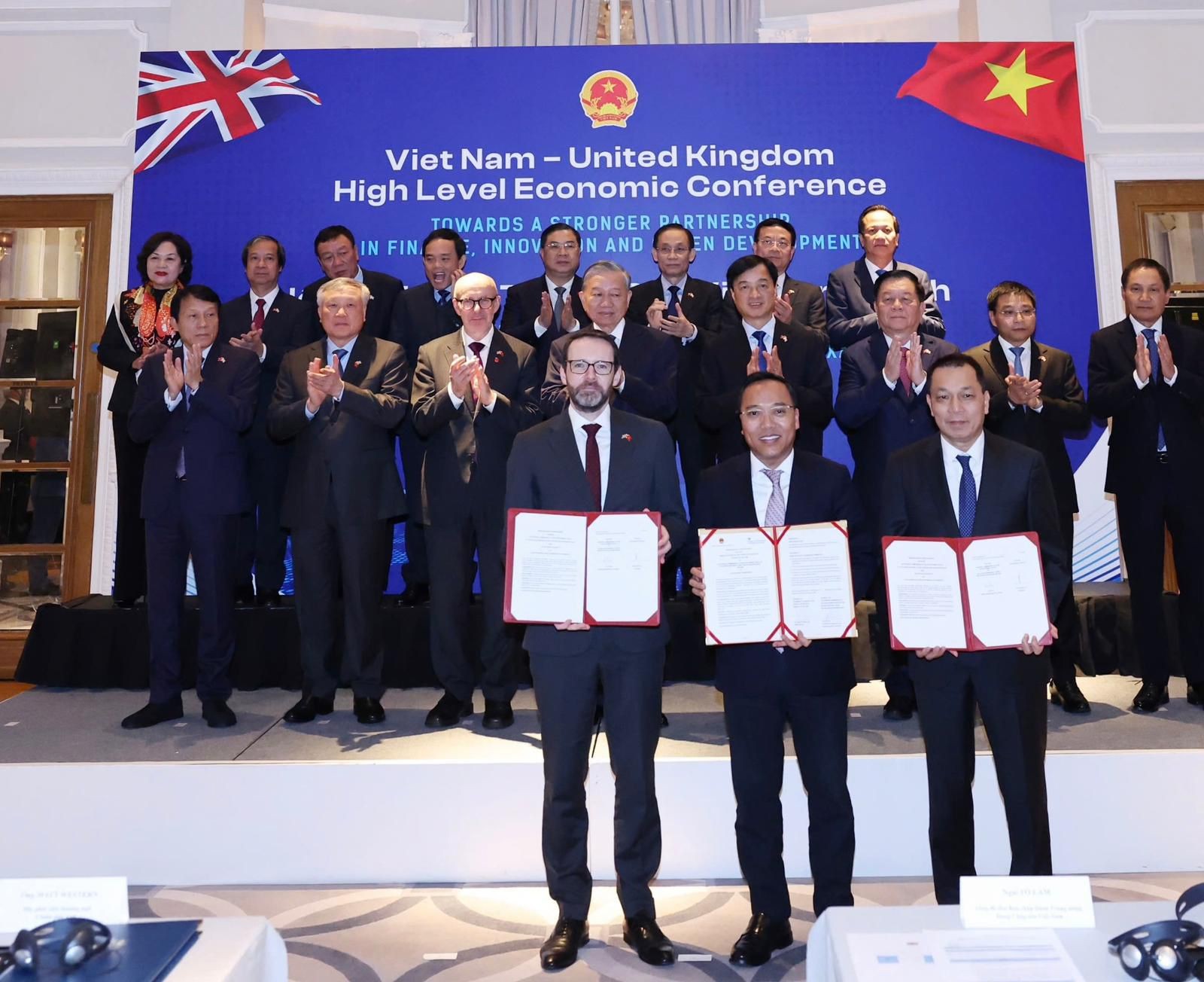 Việt - Anh tăng cường hợp tác năng lượng sạch và tài chính xanh - Ảnh 1.