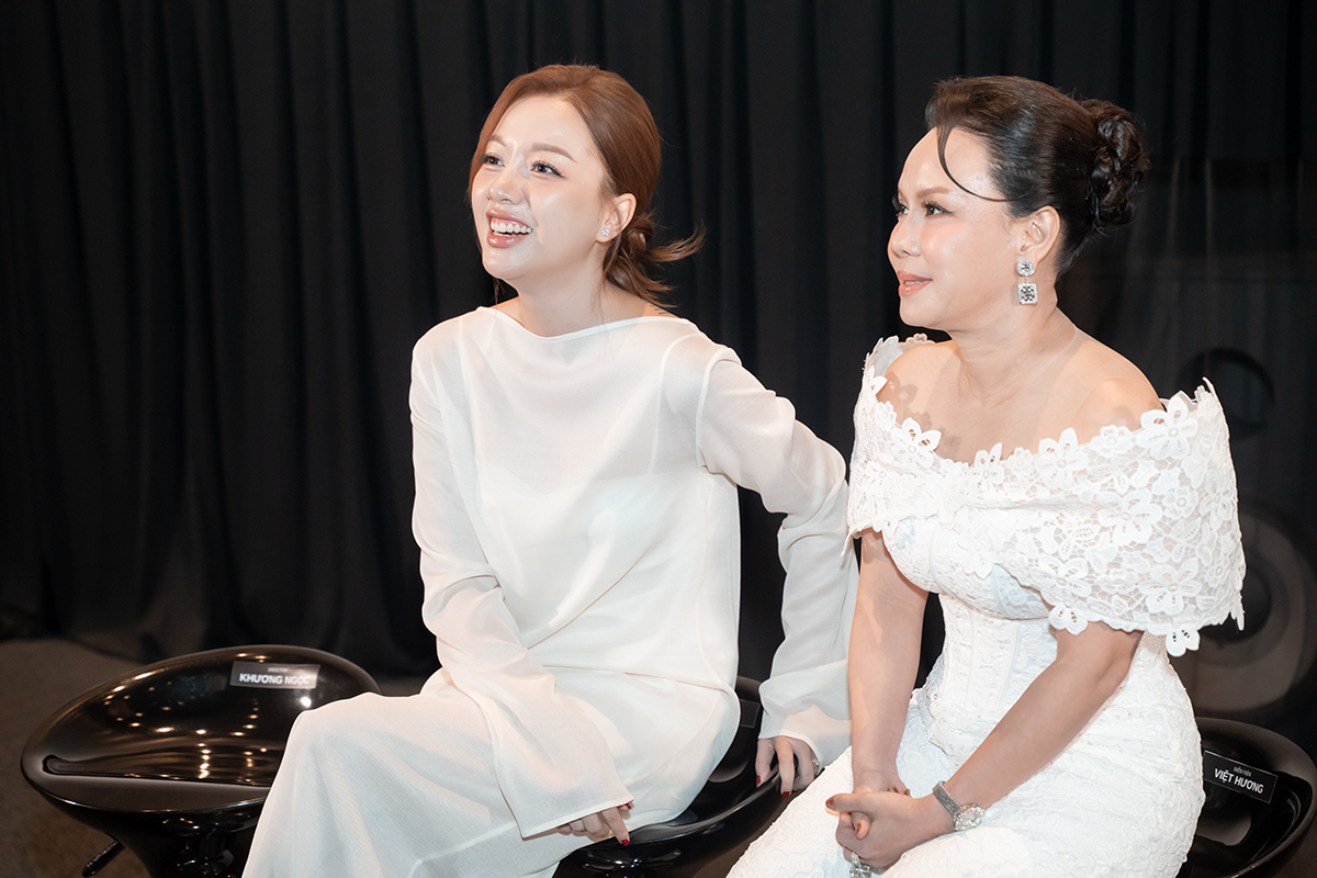 Việt Hương rưng rưng trong buổi công chiếu Cục Vàng Của Ngoại: “Má hứa tặng Băng Di cặp nhẫn cưới siêu to khổng lồ nếu chịu lấy chồng” - Ảnh 1.