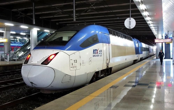 Tàu cao tốc KTX tại Hàn Quốc. Ảnh: KTX train.