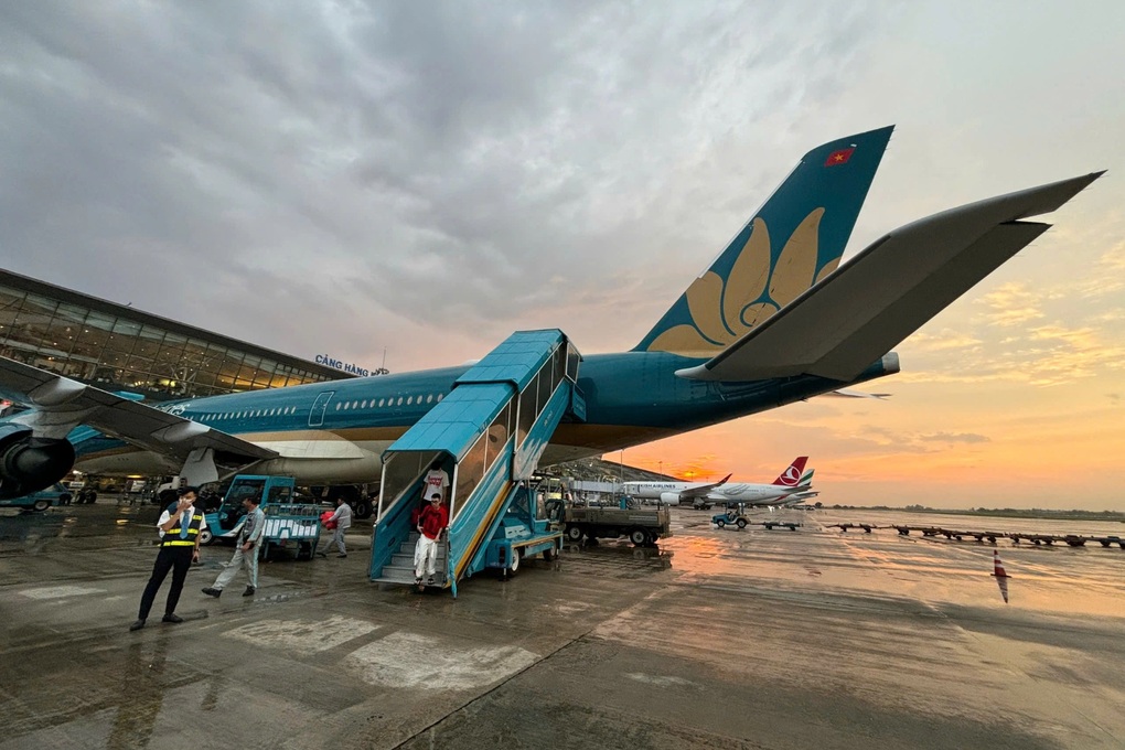 Vietnam Airlines điều chỉnh lịch bay do ảnh hưởng bão Matmo - 1