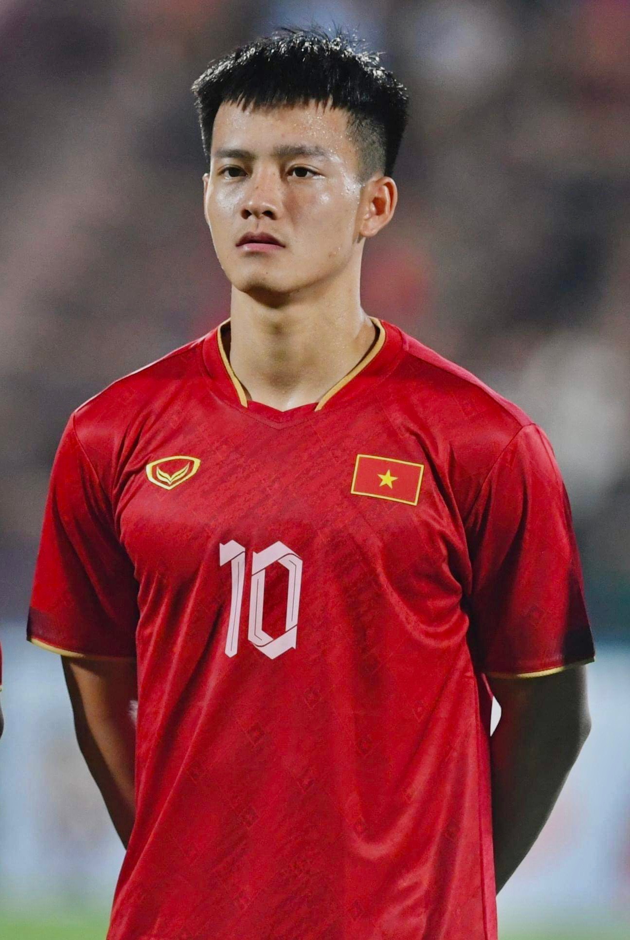 Hotboy U23 Việt Nam đời thường: Visual cực điển trai, đã lấy vợ và làm bố năm 22 tuổi- Ảnh 3.