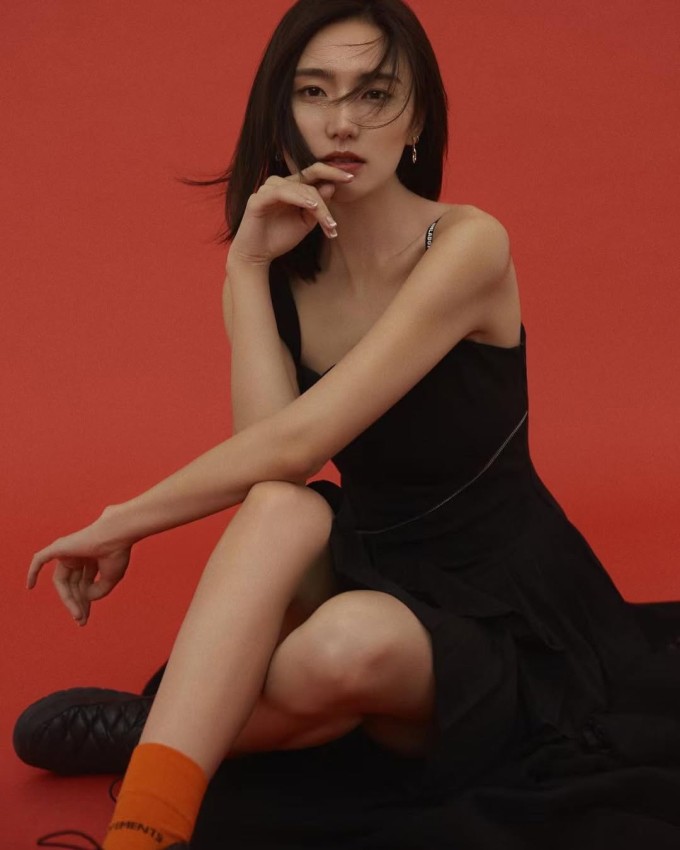 Hải Hà Kim Hỷ gặp tình trạng tách cơ bụng sau sinh khiến bụng mềm, cơ lõi yếu, khó lấy lại dáng.