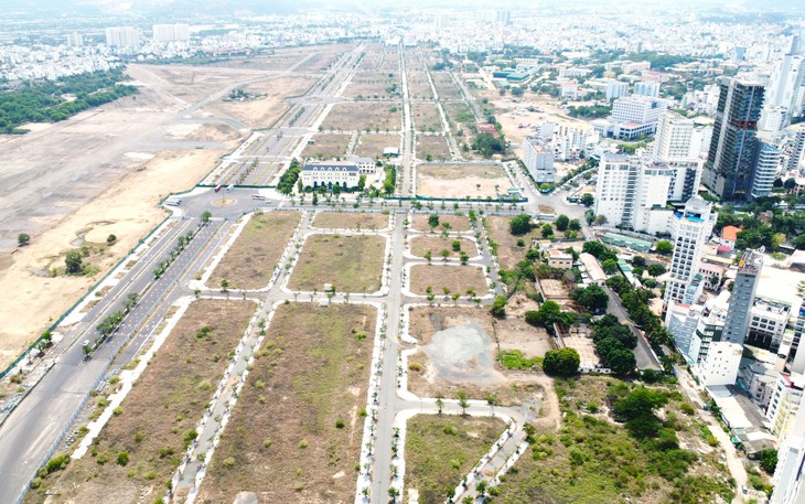 Vụ án Phúc Sơn tại sân bay Nha Trang: Tạm giữ 1.422 giấy chứng nhận quyền sử dụng đất- Ảnh 1. Vụ án Phúc Sơn tại sân bay Nha Trang: Tạm giữ 1.422 giấy chứng nhận quyền sử dụng đất- Ảnh 1.