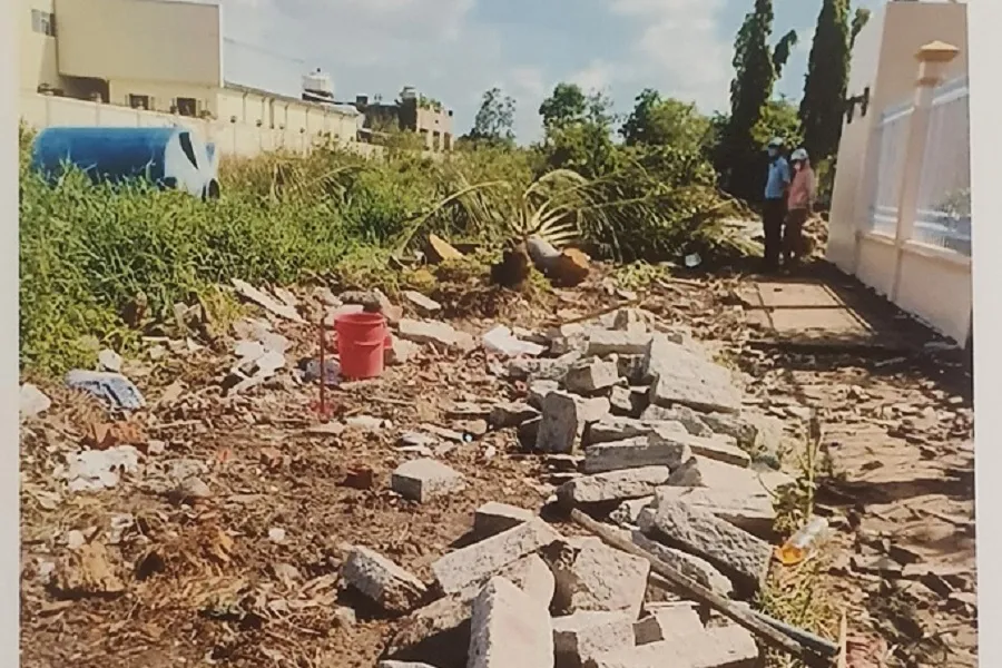 Bà Âu Vững và luật sư của mình luôn đề nghị trừ giá trị những viên đá còn nguyên vẹn này ra khỏi thiệt hại, tuy nhiên VKS giữ quan điểm tính luôn nó vào thiệt hại. Ảnh: CTV Vụ_án_Âu_Vững_Bạc_Liêu_2.jpg