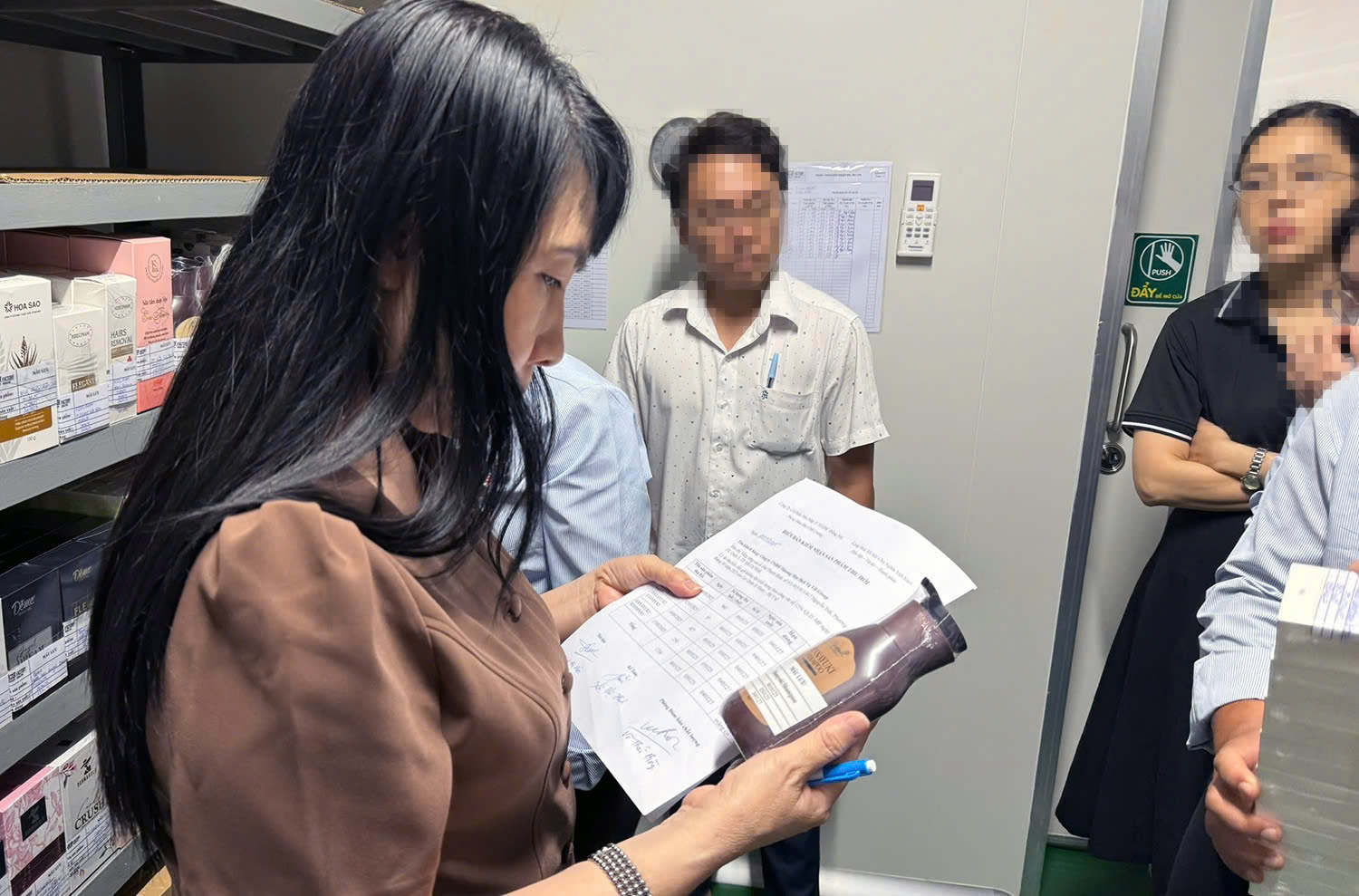 Vụ mỹ phẩm thu hồi ‘không có dấu hiệu hình sự’ ở Đồng Nai: Thanh tra có làm thay việc của công an? - Ảnh 1.