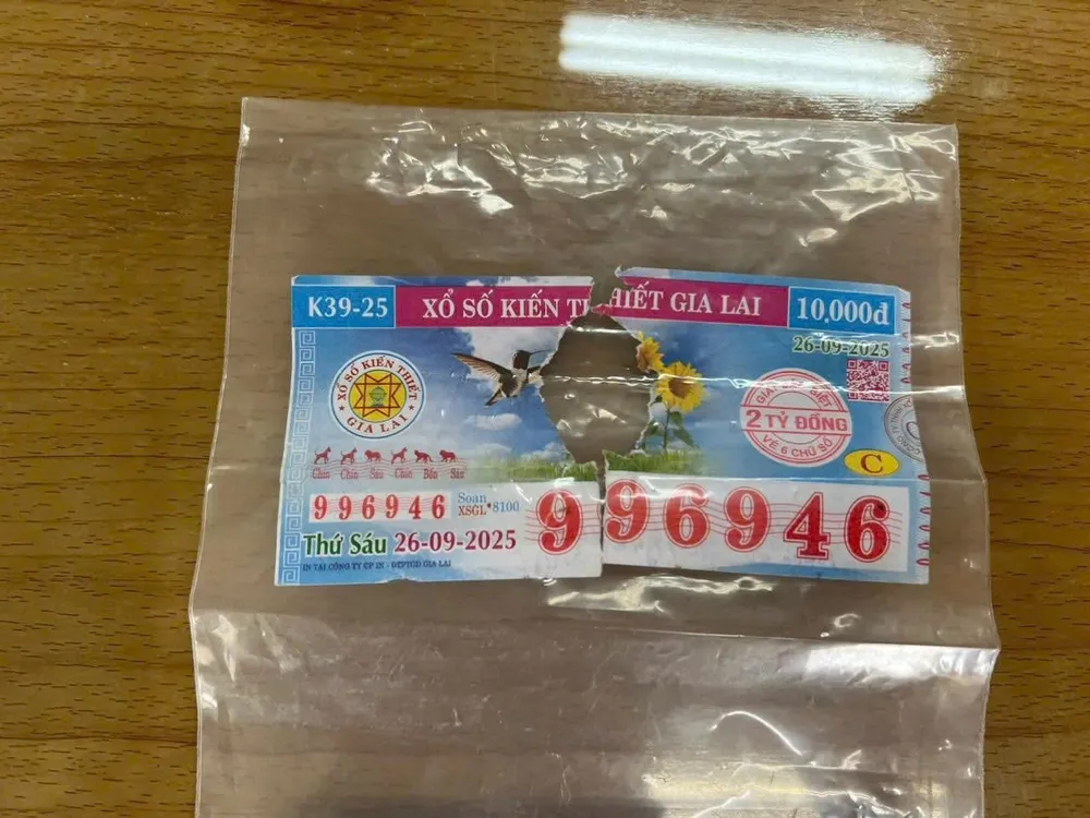 Tờ vé số trúng 2 tỉ nhưng bị rách do mưa ướt. Vụ tờ vé số trúng 2 tỉ bị rách: Công an Quảng Ngãi giám định thế nào?