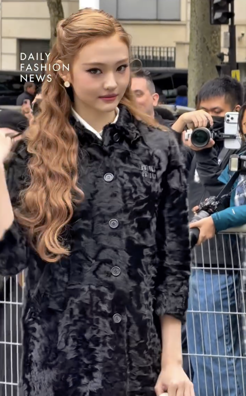 Vũ trụ hot girl Miu Miu: Lộ khung hình nóng bỏng của công chúa Kpop và Vũ trụ hot girl Miu Miu: Lộ khung hình nóng bỏng của công chúa Kpop và