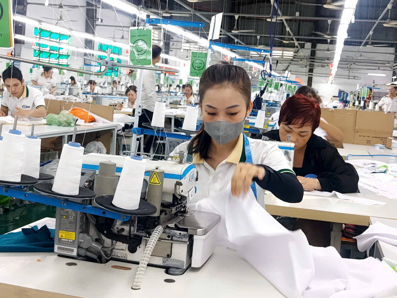 Vùng lương tối thiểu năm 2026 tại TP HCM được đề xuất ra sao? - Ảnh 1.