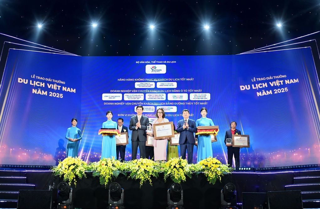 Xanh SM là “Doanh nghiệp kinh doanh vận chuyển khách du lịch bằng ô tô tốt nhất” - 1