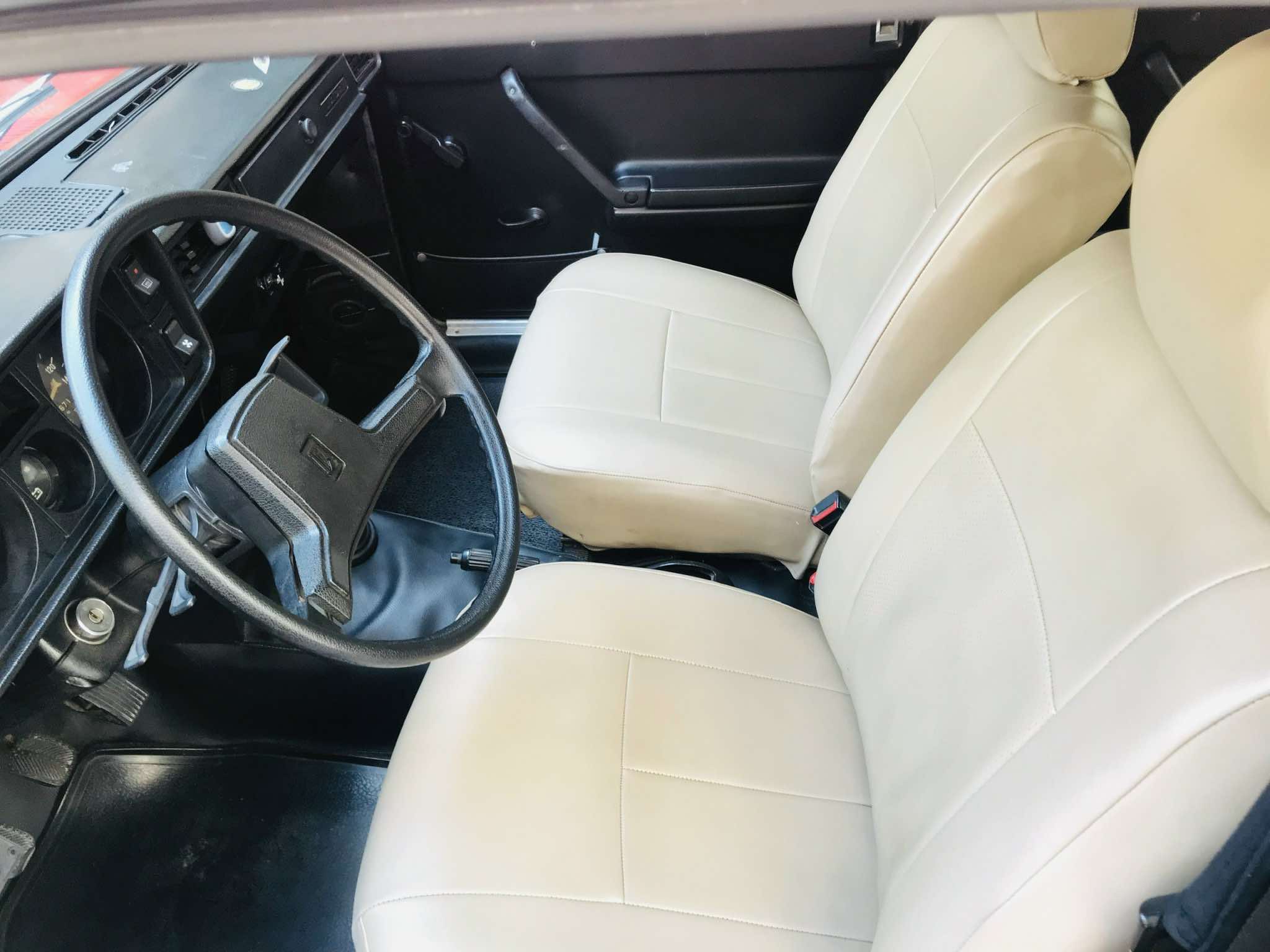 'Hàng hiếm' Lada 2105 từ thời Liên Xô được chủ gìn giữ hơn 35 năm - Ảnh 3.