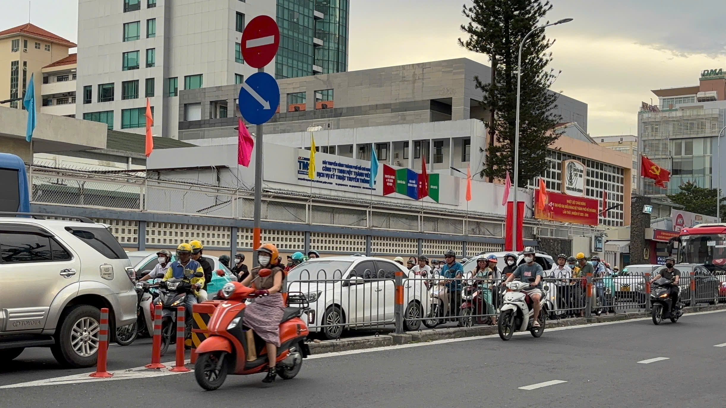 ngược chiều - Ảnh 7.