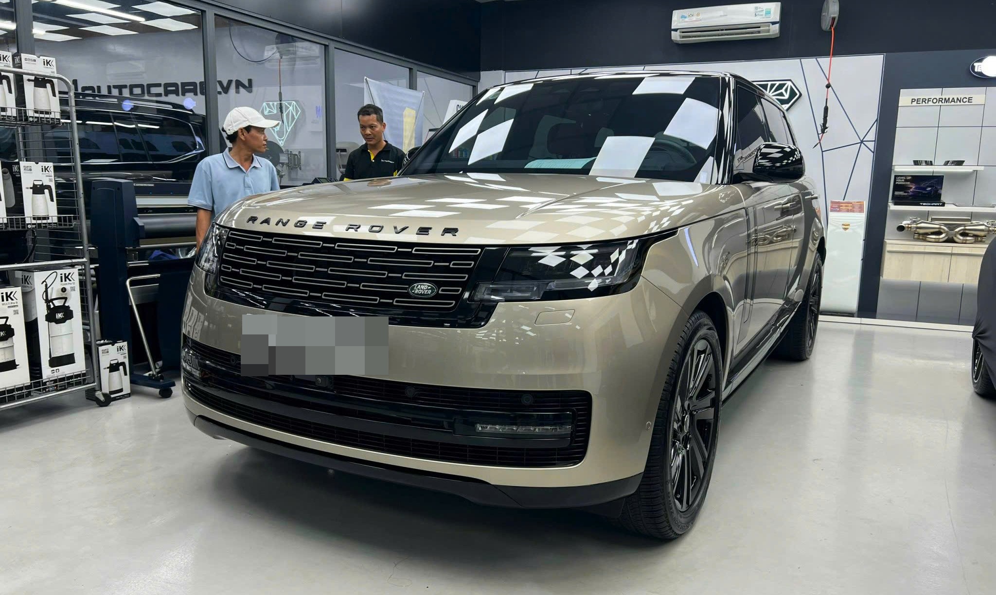 Xe sang Land Rover bị... hôi xăng, người dùng tố nhà phân phối 'phủi' trách nhiệm - Ảnh 1.