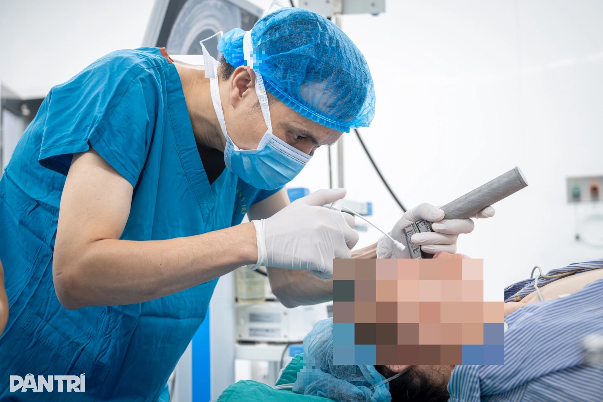 Xem bác sĩ thâm nhập dạ dày truy vết ung thư - 4