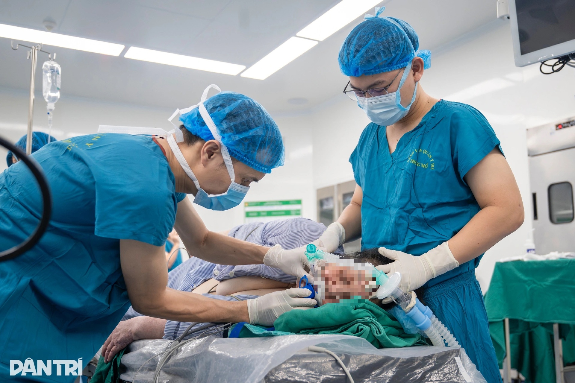 Xem bác sĩ thâm nhập dạ dày truy vết ung thư - 2