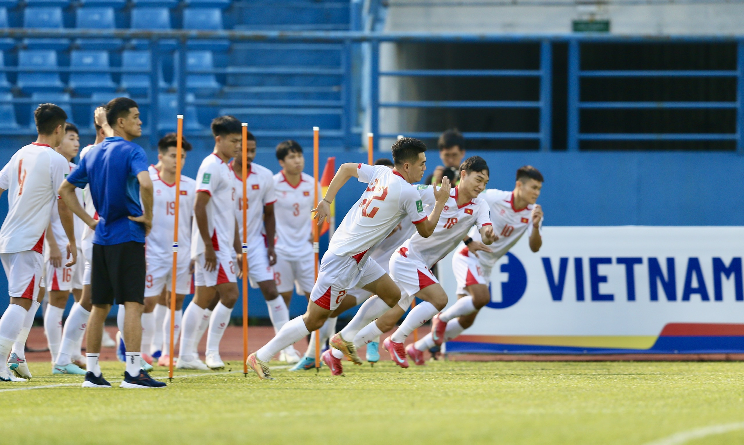 Xuất hiện nhiều tình tiết lạ trước thềm trận đội tuyển Việt Nam đấu Nepal
- Ảnh 1.