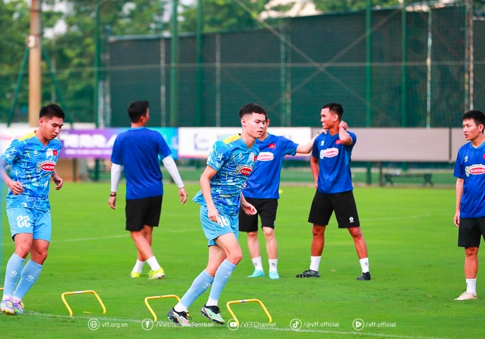 Xuất hiện thêm nhân tố cao 1,91 m có thể lên U.23 Việt Nam, cần thêm điều kiện…
- Ảnh 1.