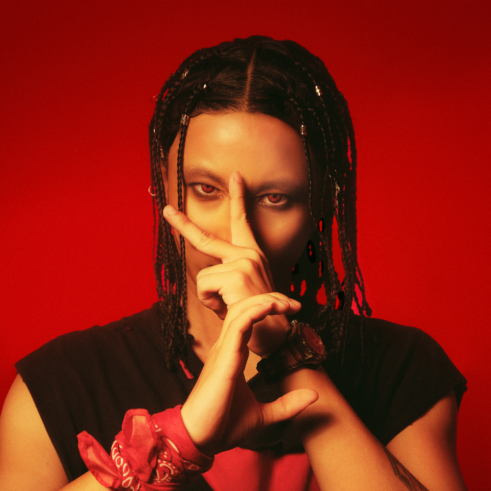 YC “tái sinh” sau 5 năm vắng bóng với visualizer “Thì Sao”: Khi bản ngã nổi loạn trỗi dậy - Ảnh 1.