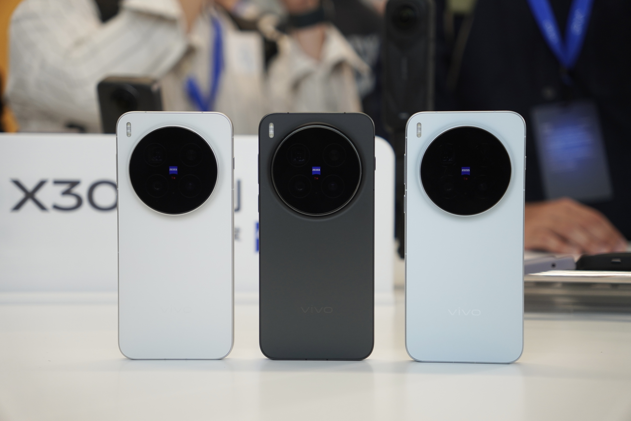 vivo X300 Series ra mắt: đưa nhiếp ảnh di động lên tầm chuyên nghiệp- Ảnh 1.