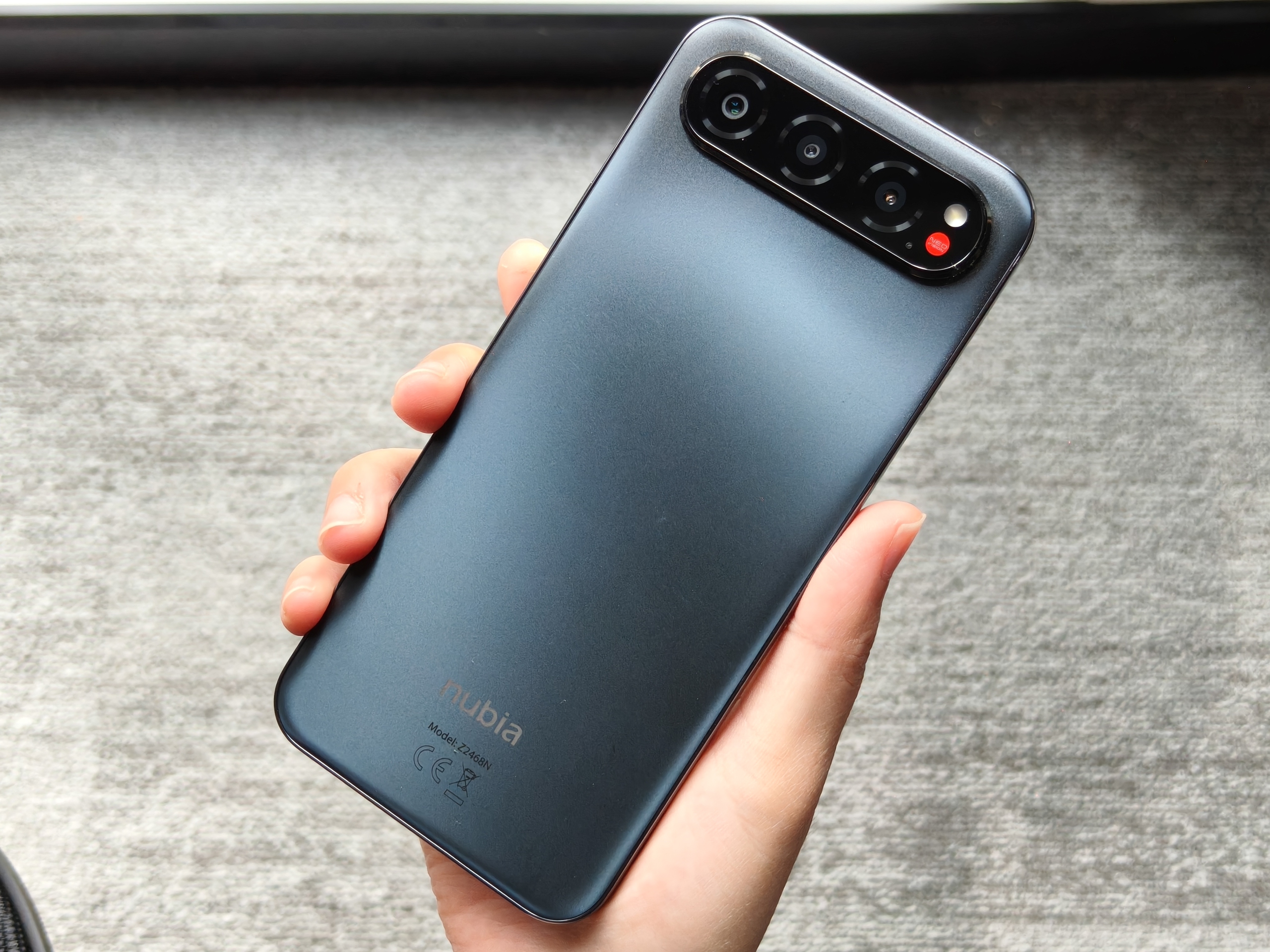 Năm của sự điều chỉnh và tái định nghĩa 11 Tổng hợp Smartphone 2025: năm của điều chỉnh và tái định nghĩa - Ảnh 11.