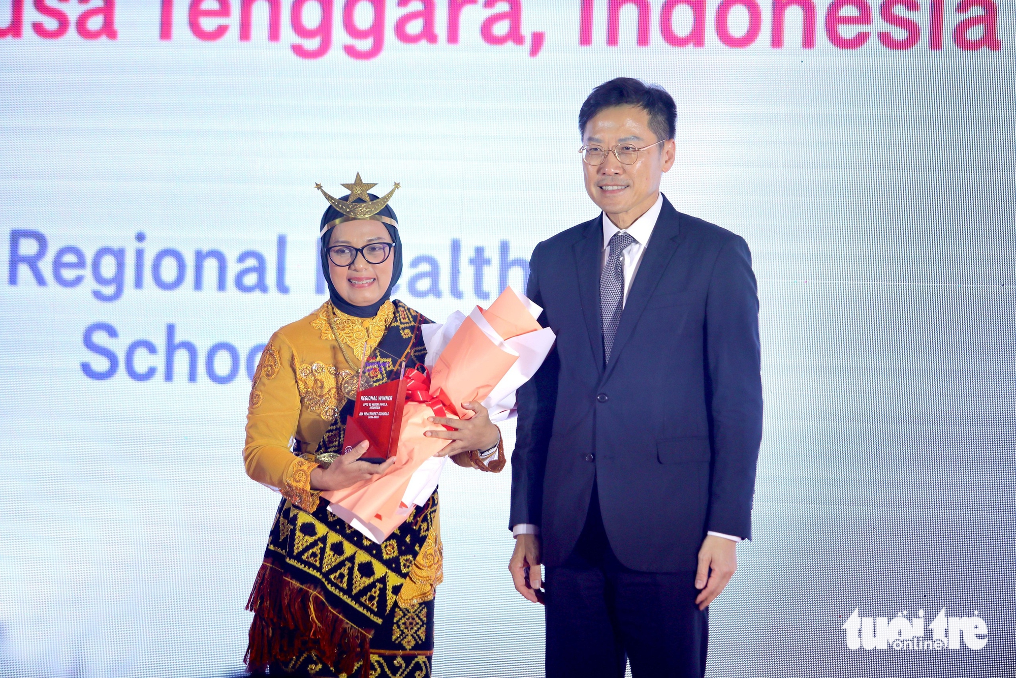 ‘Biến rác thành chữ’ giúp ngôi trường nghèo ở Indonesia giành giải Trường học lành mạnh nhất AIA - Ảnh 1.