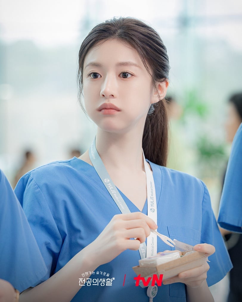 10 nữ bác sĩ đẹp nhất Hàn Quốc: Song Hye Kyo xếp sau Park Shin Hye, hạng 1 thách ai tìm được điểm chê đấy!- Ảnh 1.