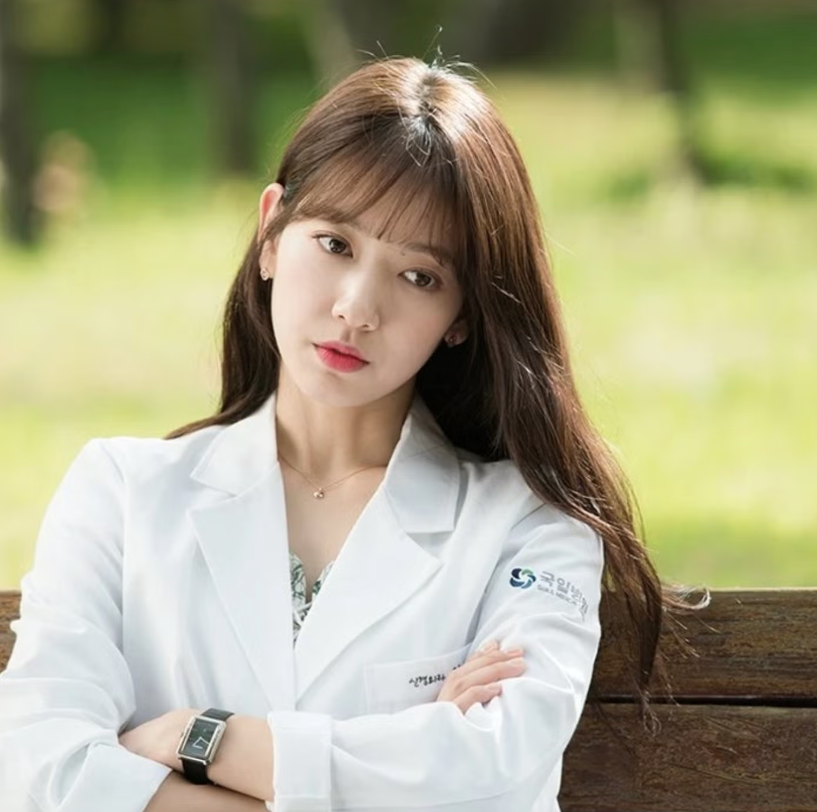 10 nữ bác sĩ đẹp nhất Hàn Quốc: Song Hye Kyo xếp sau Park Shin Hye, hạng 1 thách ai tìm được điểm chê đấy!- Ảnh 2.