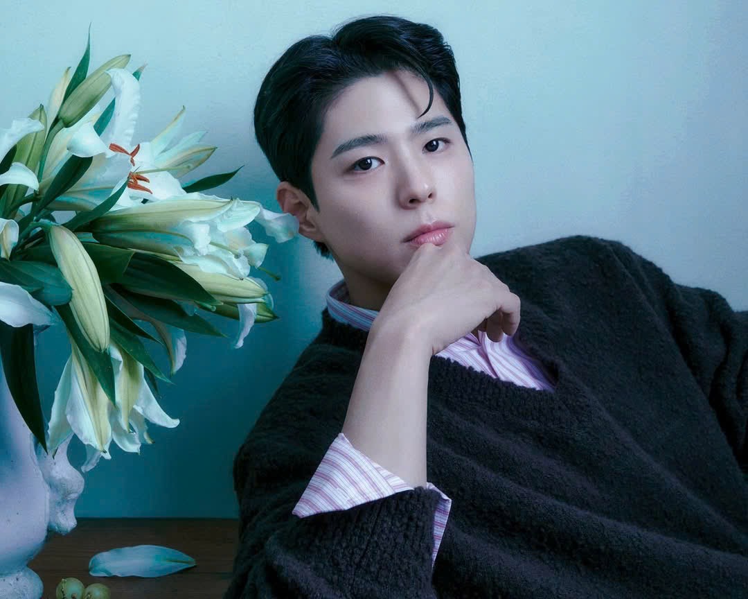 14 giây Park Bo Gum cầm điếu thuốc trên tay làm 