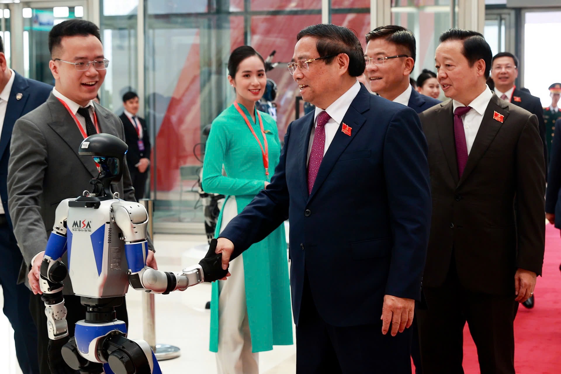 Đảng bộ Chính phủ tiên phong, vững bước cùng dân tộc trong kỷ nguyên mới 6 Đảng bộ Chính phủ tiên phong, vững bước cùng dân tộc trong kỷ nguyên mới - Ảnh 6.