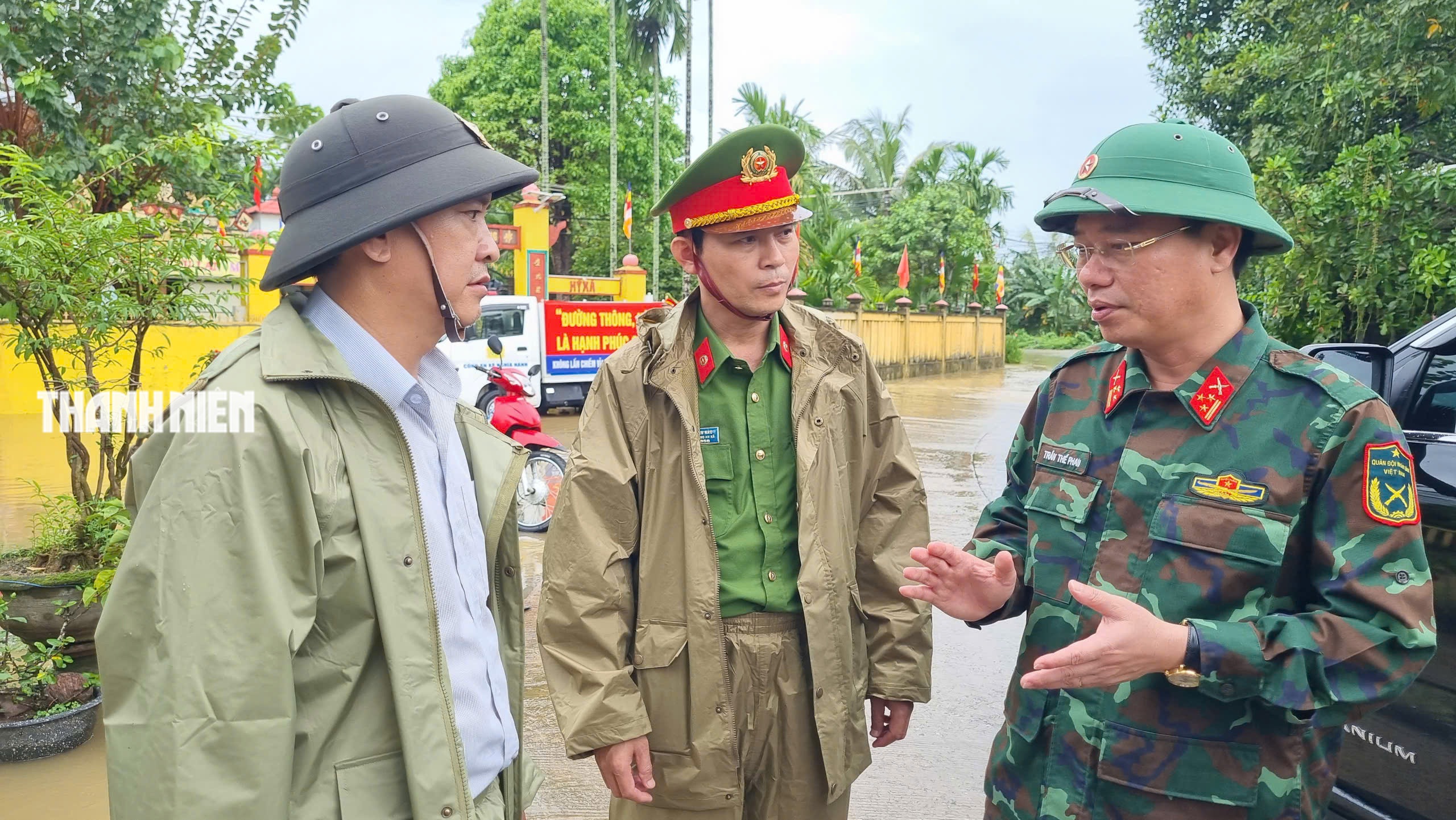 Nước lũ bao vây nhiều khu dân cư ở Quảng Ngãi- Ảnh 10.