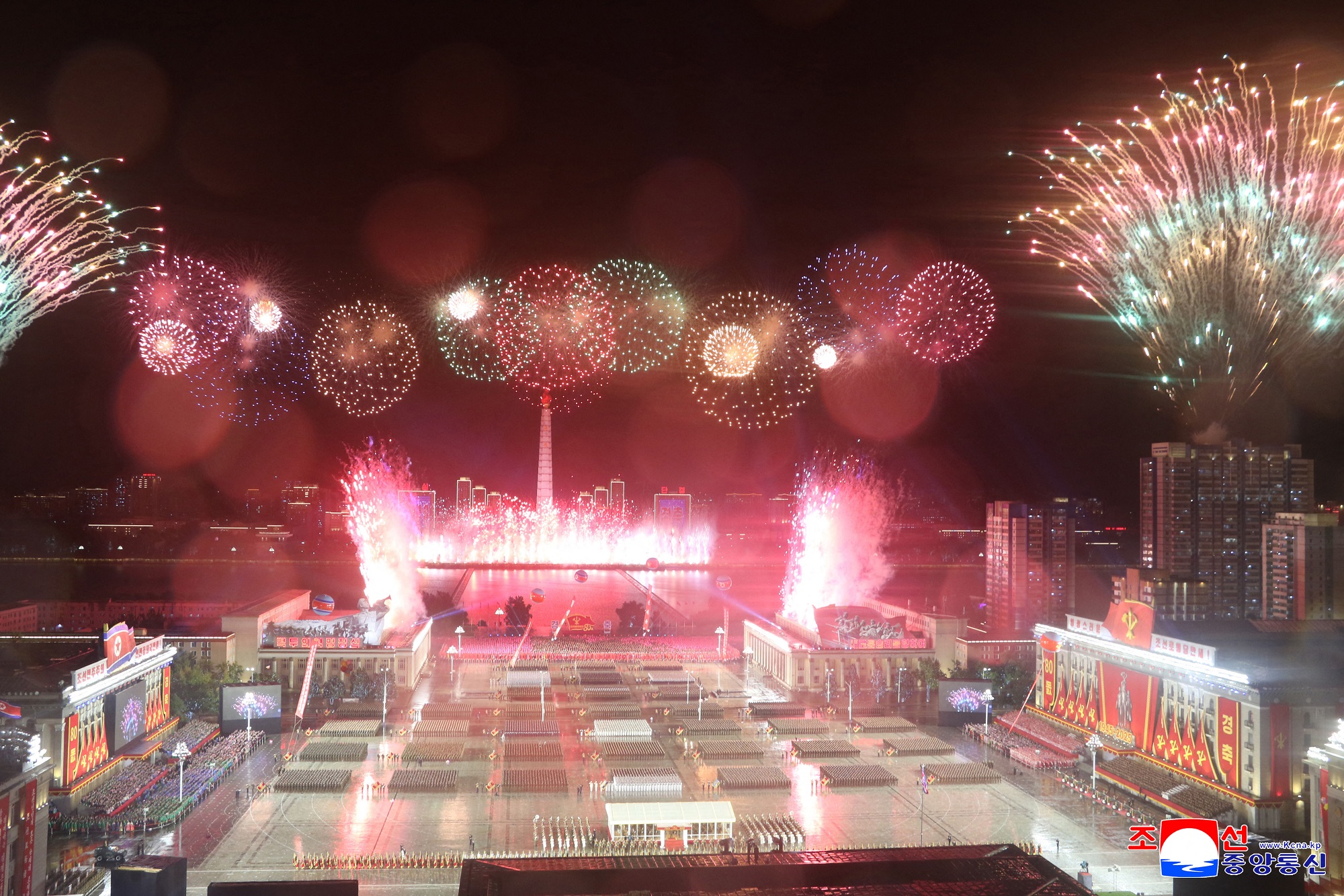 Triều Tiên trình làng tên lửa liên lục địa 'mạnh nhất' trong lễ duyệt binh- Ảnh 9.