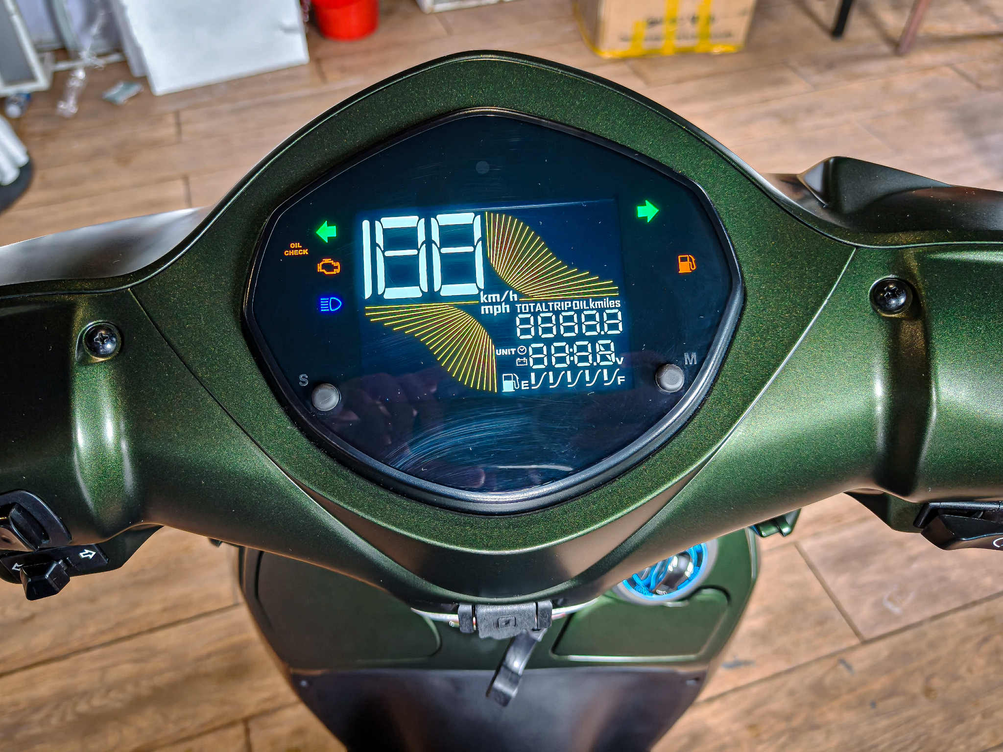 'Tân binh' SYM TPBW tại Việt Nam cùng trang bị, giá đắt hơn cả Honda Vision - Ảnh 2.