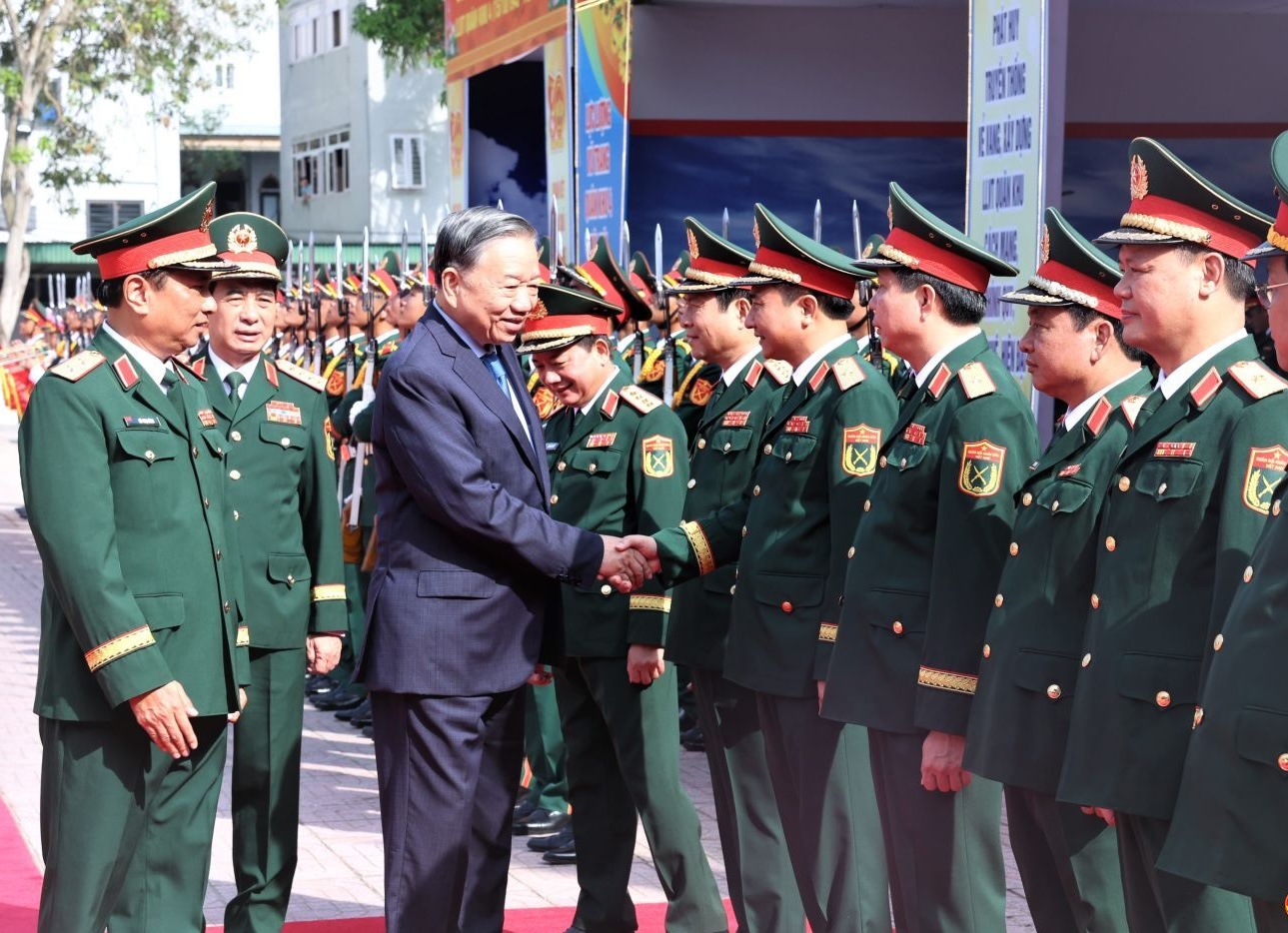 Tổng Bí thư Tô Lâm dự lễ kỷ niệm 80 năm ngày truyền thống Quân khu 4- Ảnh 2. Tổng Bí thư Tô Lâm dự lễ kỷ niệm 80 năm ngày truyền thống Quân khu 4- Ảnh 2.